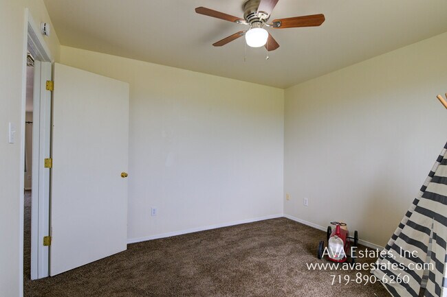 Building Photo - 531 S Angus Ave