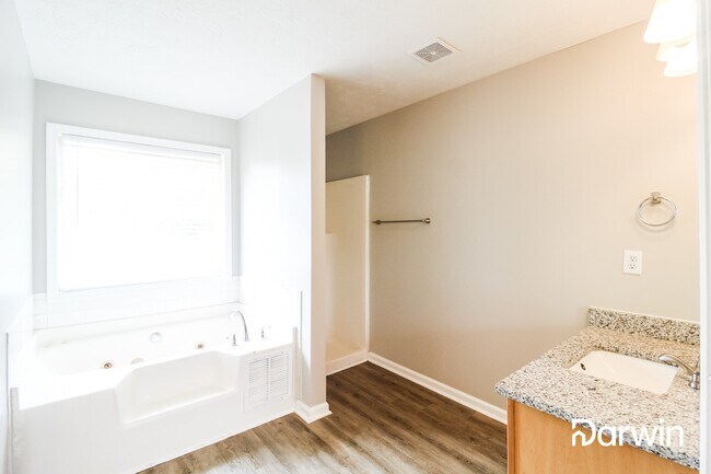 Building Photo - 1811 Harmony Trce