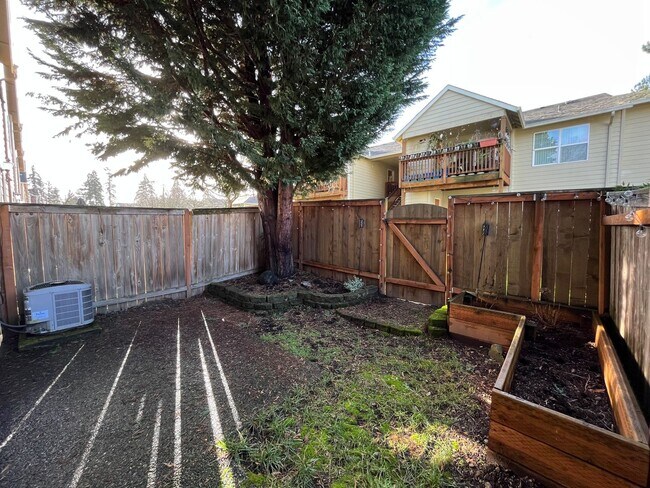 Building Photo - Super-Cute Townhouse! 3 bed + 2.5 baths w/ Fantastic Floor Plan! (A/C & Washer / Dryer included!)
