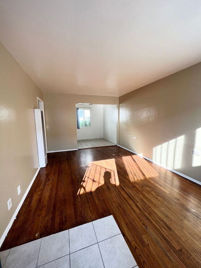 Interior Photo - HENDERSON