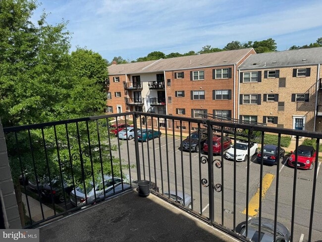 Building Photo - 5911 Quantrell Ave