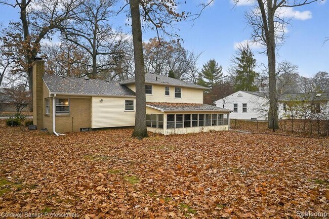 Building Photo - 4448 Greenwood Dr