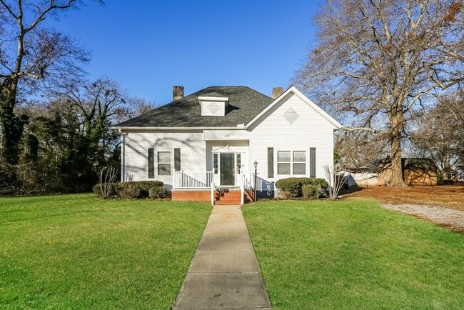 Building Photo - 212 Irby Ave