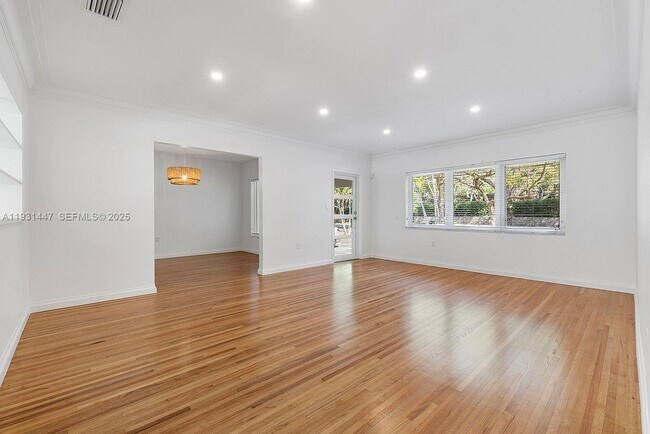 Building Photo - 6820 Granada Blvd