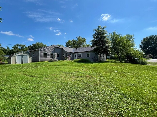 Building Photo - SEE IT NOW: Fully Renovated 4-Bedroom Ranc...