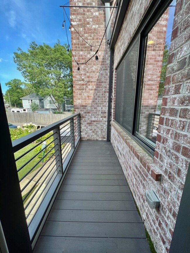 Building Photo - 3 bed/3 bath with Attached 2 Car Garage in East Nashville