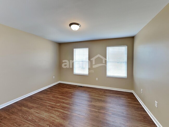 Building Photo - 10213 Waterford Ct