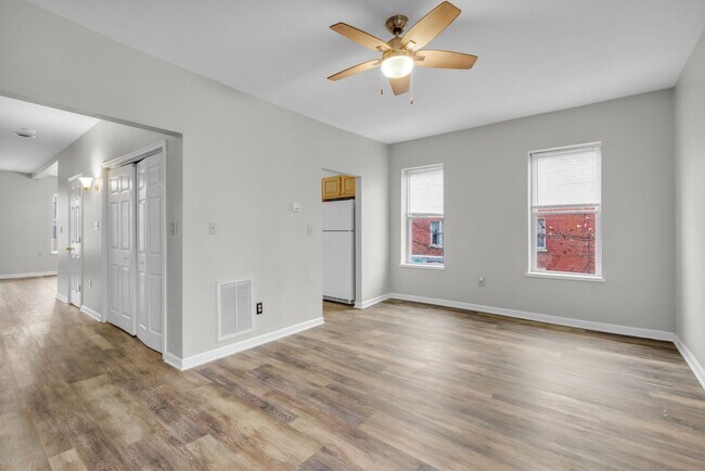 Building Photo - 147 N 10th St