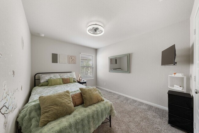 Building Photo - Stylish 3-Bed Home with Island Kitchen, Private Patio & Fenced Yard in Seguin