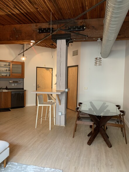 Dining Area - 1420 NW Lovejoy St