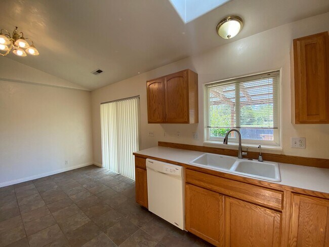 Building Photo - $500 OFF Move in Costs!!