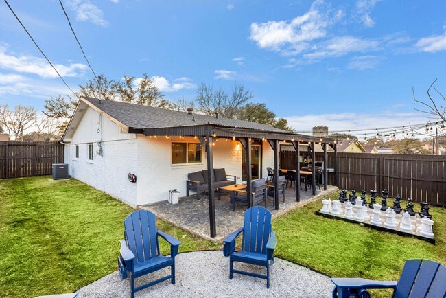 Building Photo - 3410 Country Club Dr