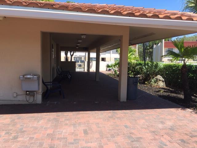 Building Photo - 4154 Inverrary Dr