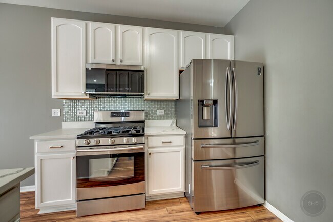 Building Photo - 4055 Blackstone Dr