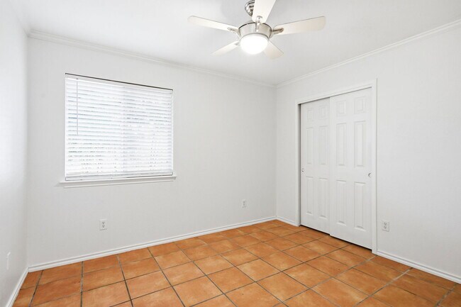 Building Photo - 1202 Sundrop Pl