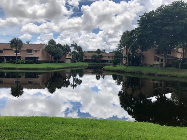 Building Photo - 3711 Carambola Cir N