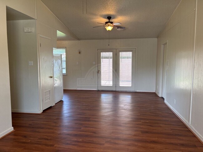 Building Photo - 1510 Metropolitan Dr