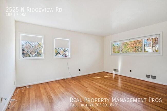 Building Photo - 2525 N Ridgeview Rd