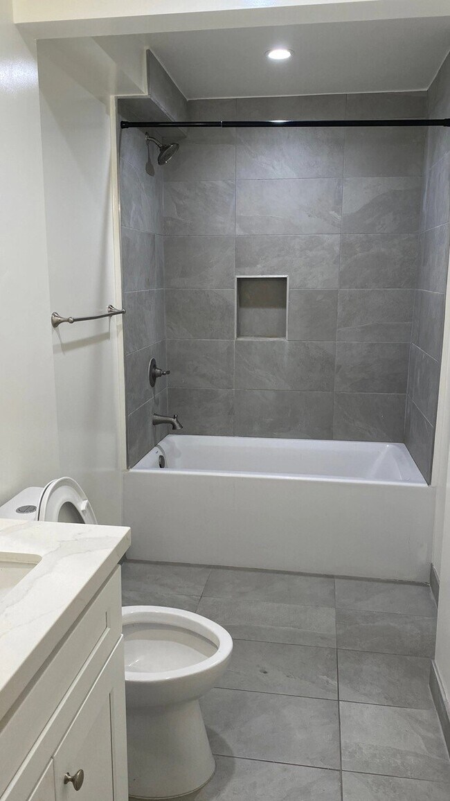 Building Photo - 559 Normandie Ave