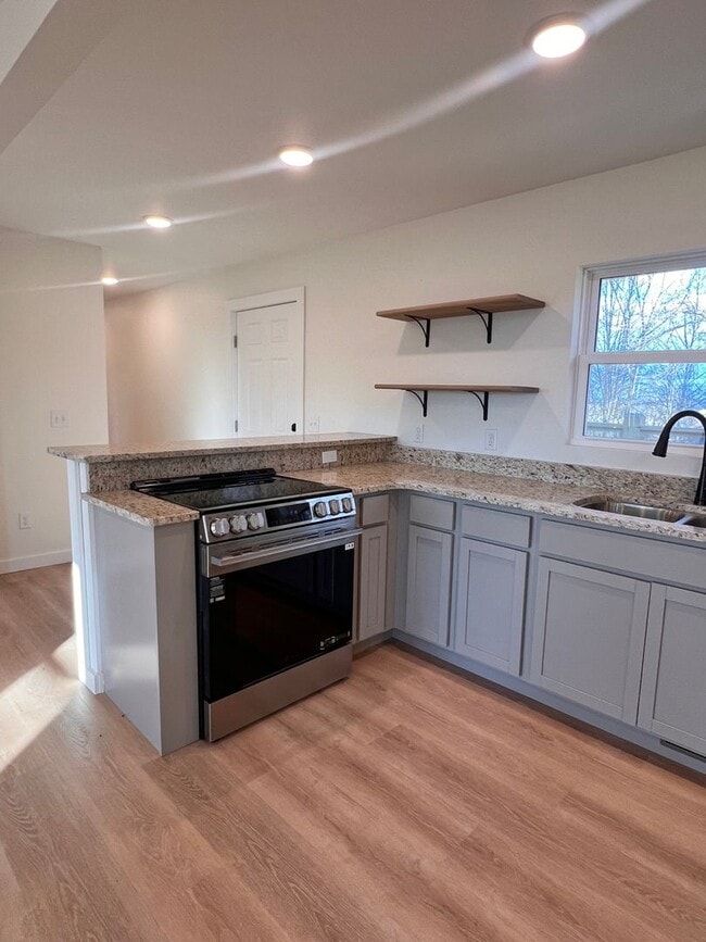 Building Photo - Newly Renovated Modern Cottage in Sevierville, TN — 2 Bed, 2 Bath, Open-Concept Living
