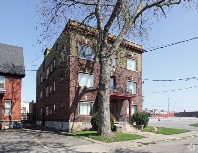 Building Photo - 1643 8th St