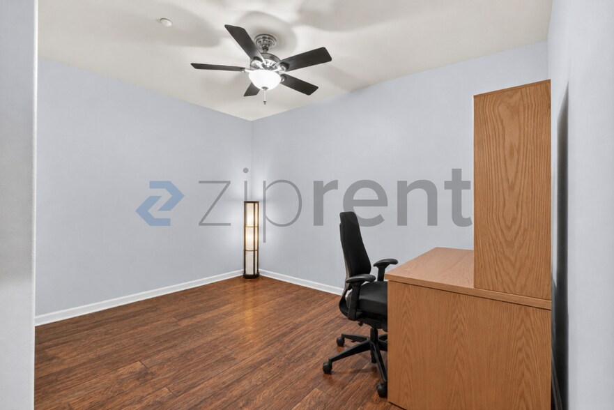 Building Photo - Unit