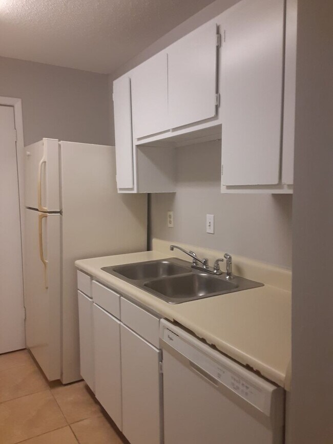 Building Photo - 3525 Sable Palm Ln