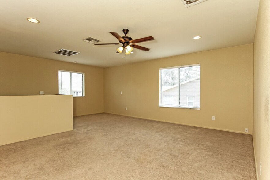 Building Photo - 1316 S Flaxseed Dr