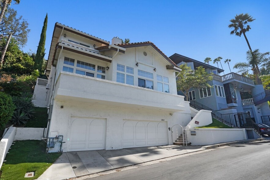 Building Photo - Experience Modern Luxury in this Stunning 4-Bedroom Smart Home in the Heart of 90027