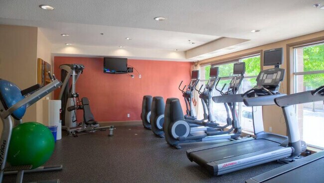 Building Photo - 16080 NE 85th St