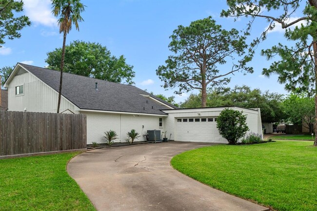Building Photo - 9734 Truscon Dr