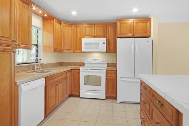 Building Photo - 717 S US Hwy 1