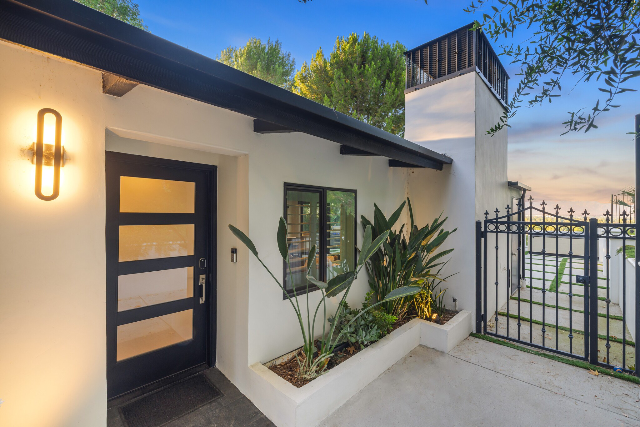Building Photo - 16725 Oak View Dr