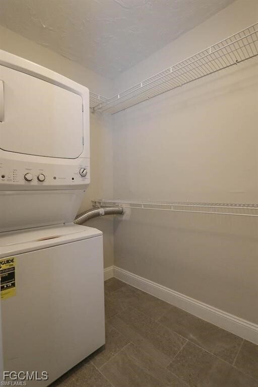 Building Photo - 305 Bougainvillea Rd W