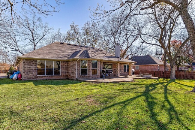 Building Photo - 8918 N Longwood Dr