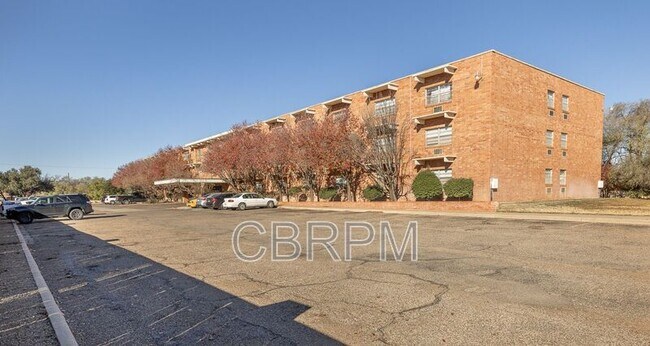 Building Photo - 2601 York Ave