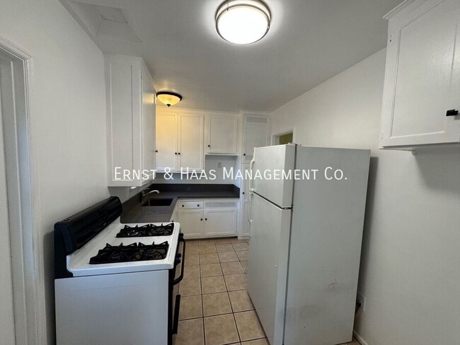 Building Photo - Cozy 1 Bedroom Apartment Located in Long B...