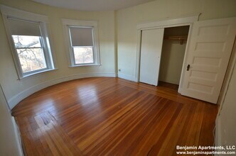 Building Photo - 1595 Beacon St