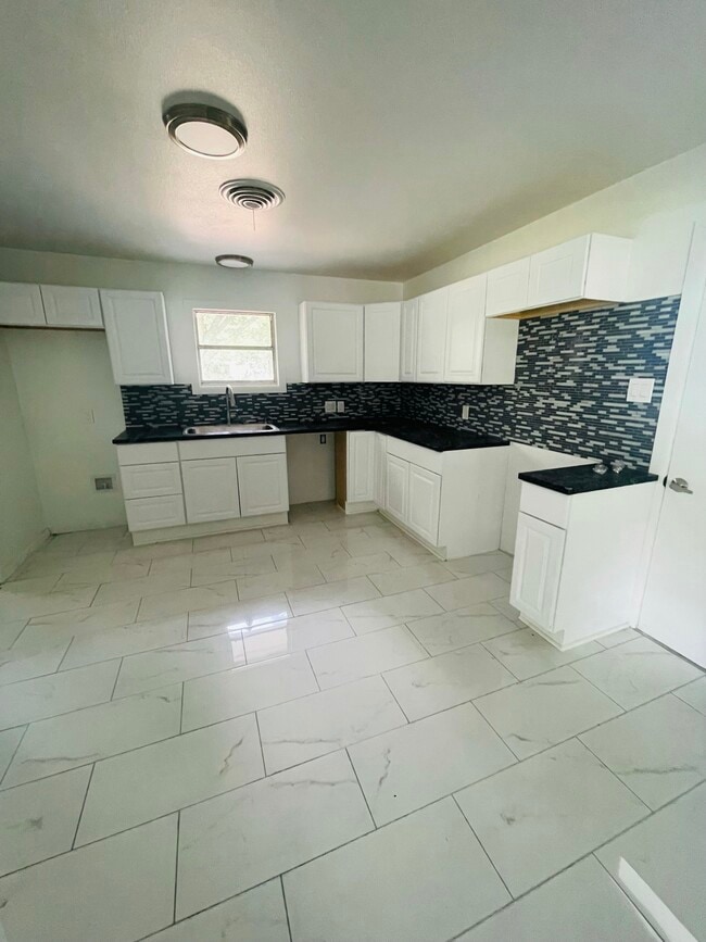 Building Photo - 544 N 37th St