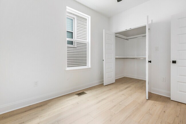 Building Photo - 3015-17 Burdette