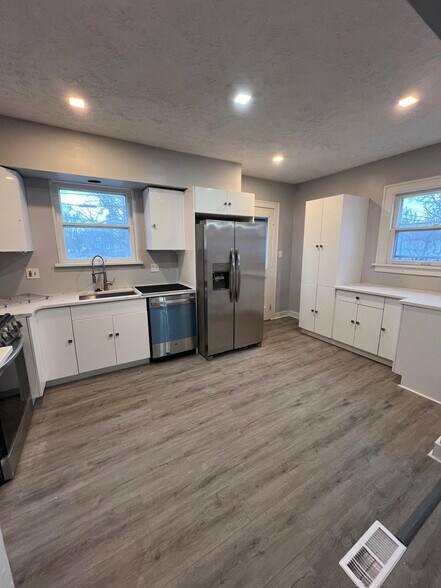 Building Photo - 2215 Godnor Rd