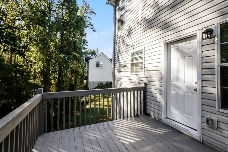 Building Photo - 557 Michael Cir