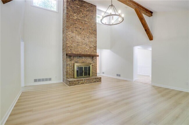 Building Photo - 765 Spring Valley Dr