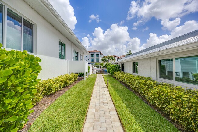 Building Photo - 1395 Curlew Ave