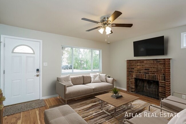 Building Photo - 804 2nd St