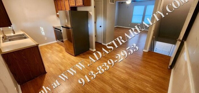 Building Photo - 2 Bed 1.5 Bath Townhome in Bonner Springs-...