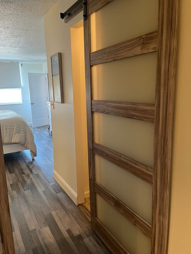 Building Photo - Stunning 2 bed 2 bath condo with terrific ...