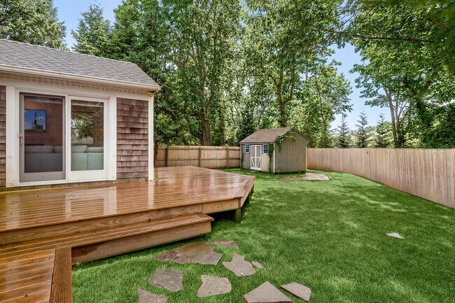 Building Photo - 23 Town Ln