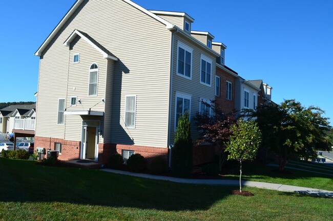 Primary Photo - Gorgeous End Unit Townhouse in Bluestone H...