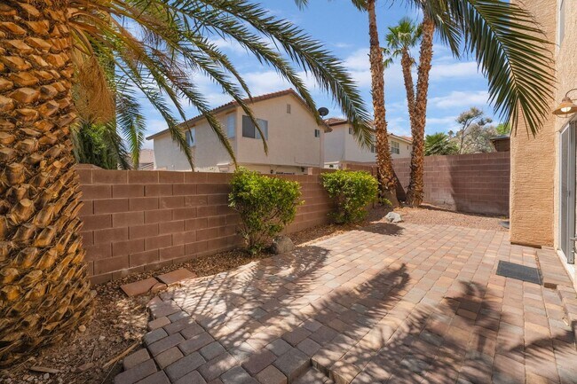 Building Photo - Beautiful Home in a Corner Lot!